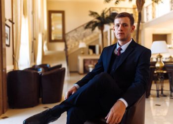 What Color Pants Can You Wear With Brown Shoes?