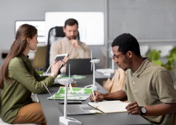 TEEHUB: an Online Platform Connecting Global Designers with Environmentally Friendly Creativity