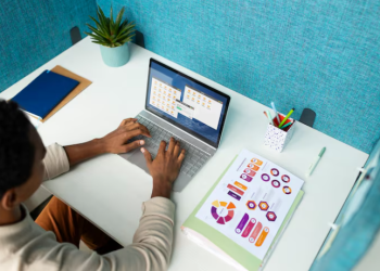 Building a Freelance Tech Career: Skills, Portfolios, and Finding the Right Projects